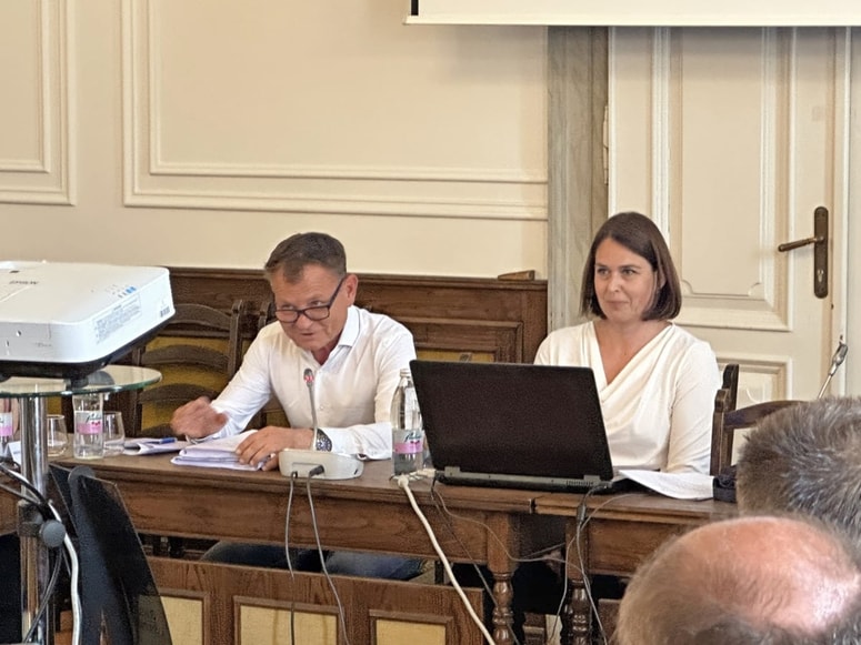 Odvetnik Franci Matoz od letošnje pomladi dela za občino Piran. Prisoten je bil tudi na majski seji občinskega sveta. 