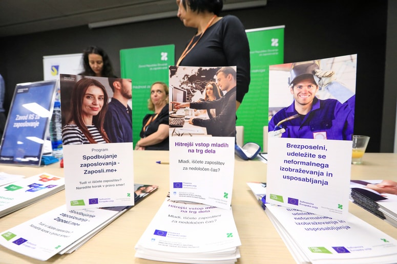 Stopnja brezposelnosti med mladimi je januarja v celotni EU ostala pri 14,6 odstotka, v evrskem območju pa se je rahlo znižala na 14,1 odstotka, kar je 0,1 odstotne točke manj kot decembra.