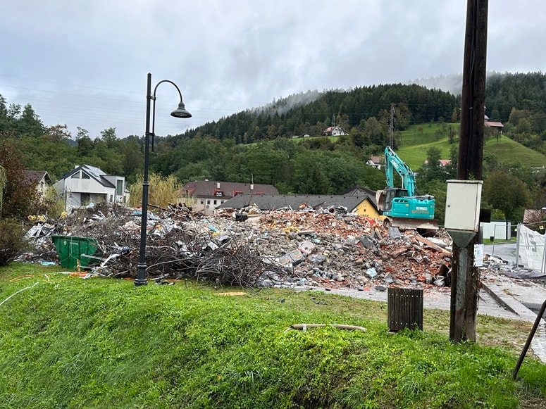 Kulturnega centra Ravne na Koroškem ni več, a kup ruševin se bo kmalu spremenil v nov, sodoben objekt. 