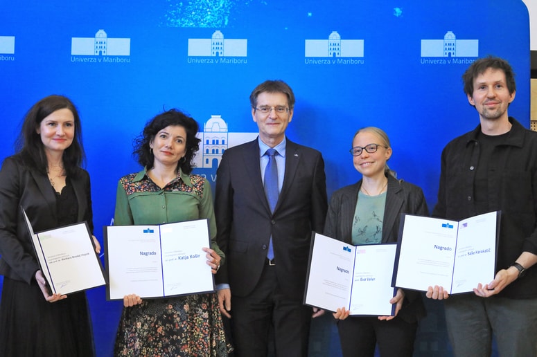 Nagrajenci in rektor dr. Zdravko Kačič 