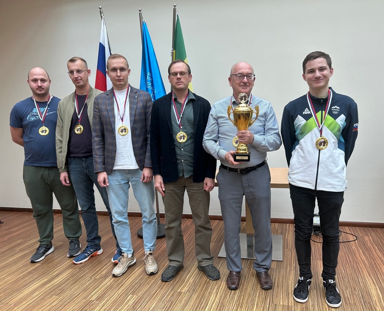 Glavna fotografija članka:Šahovski kotiček: ŽŠK Maribor Poligram 21. državni prvak