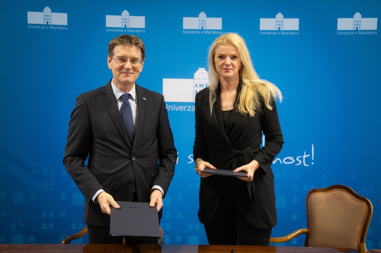Sporazum sta podpisala dr. Zdravko Kačič, rektor Univerze v Mariboru in Nina Dremelj, glavna partnerica sklada Vesna. 