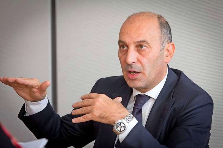 Predsednik upravnega odbora Postojnske jame Marjan Batagelj je eden od tistih, ki so izkoristili davčno darilo Janševe vlade in si iz podjetij izplačali večmilijonska sredstva. Zdaj jim grozi, da bodo morali plačati dodatni davek. 