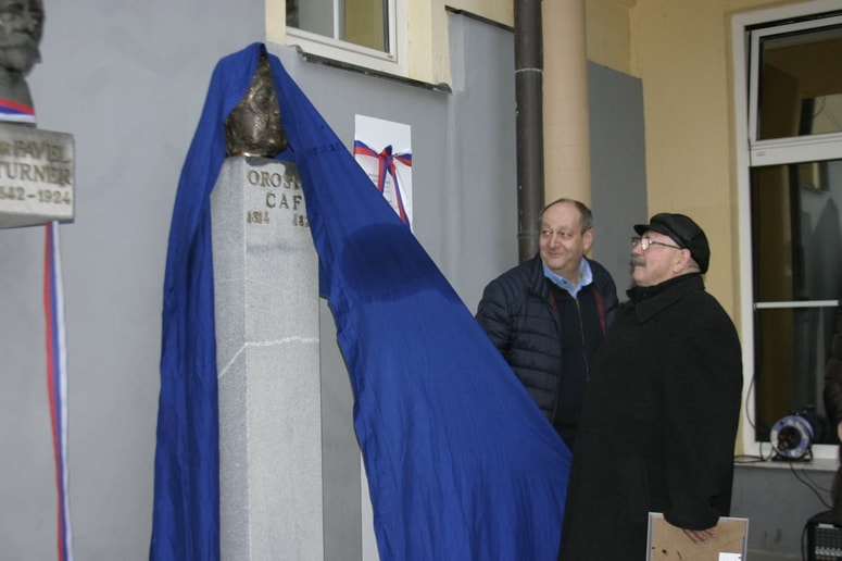 Leta 2018 so predstavniki občine Rače - Fram ter obe kulturni društvi, KUD Rače in KUD dr. Pavel Turner skupaj z osnovno šolo Fram odkrili doprsni kip znanemu jezikoslovcu in izobražencu Oroslavu Cafu ob kipu Pavla Turnerja. 