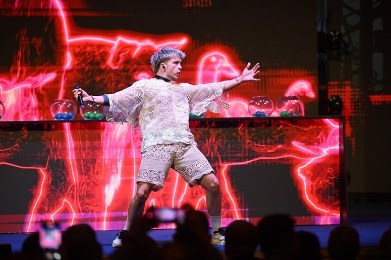 Baby Lasagna je Elizabeti večno zvestobo obljubil na zelo zasebni poroki. 