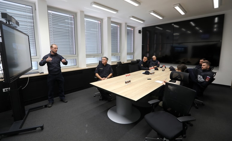 Vsa gradbeno-obrtniška dela v novi sobi so opravili gasilci sami. 