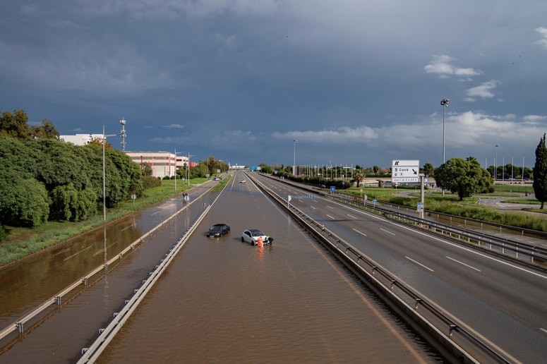 Poplavljena avtocesta v Barceloni