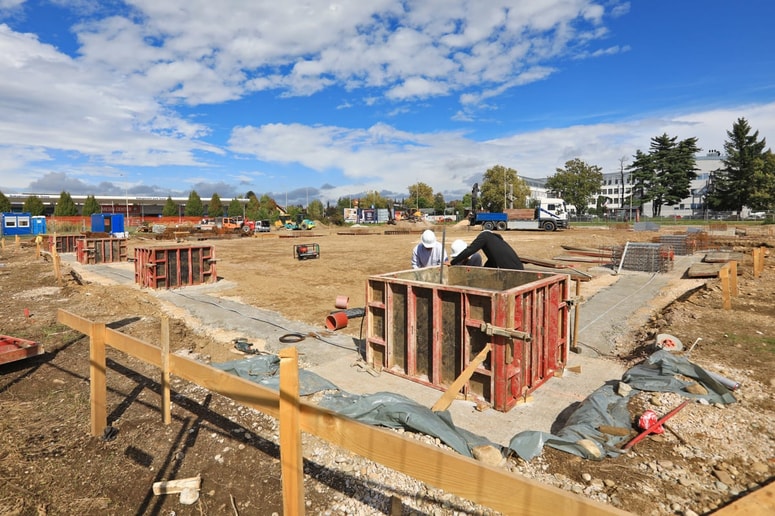 Pripravljalna dela za gradnjo nove trgovine Eurospin na križišču Ptujske ceste in Poljske ulice so v polnem teku. 
