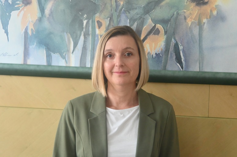 Vršilka dolžnosti direktorja gornjeradgonskega zdravstvenega doma Nataša Osterc Kranjec mora do objave novega razpisa spreobrniti župane občin ustanoviteljic in hkrati ohraniti naklonjenost članov sveta zavoda, če želi računati na štiriletni mandat.