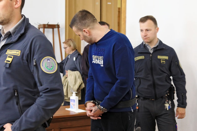 Mariborčana so po izreku obsodilne sodbe izpustili iz pripora. 