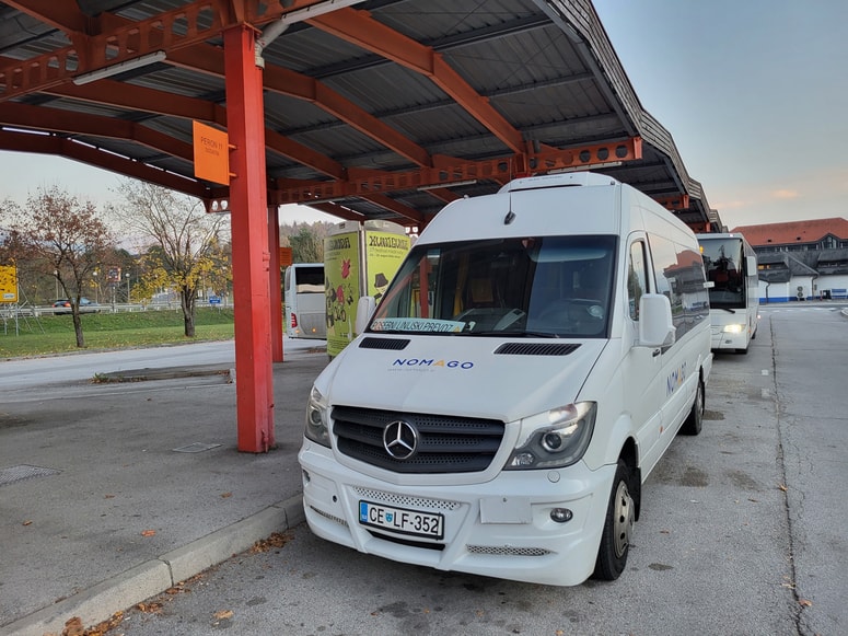 Večina avtobusov iz Ljubljane se ustavi v Slovenj Gradcu.