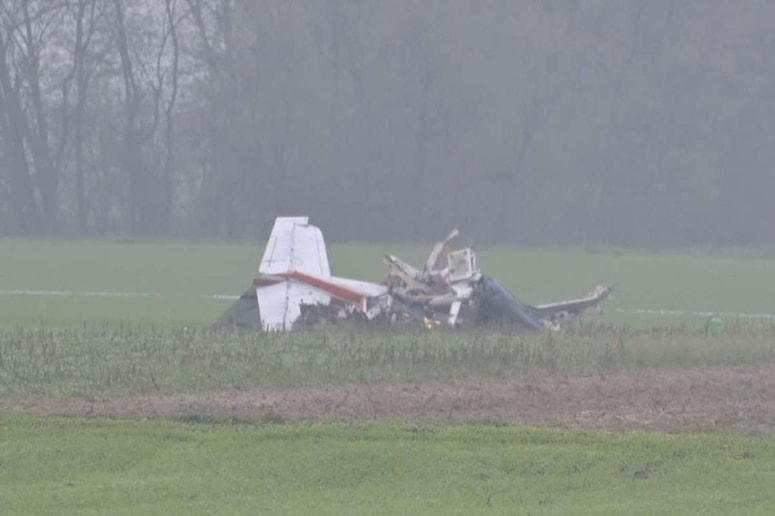 V strmoglavljenju letala v okolici Gančanov so umrli trije ljudje. 