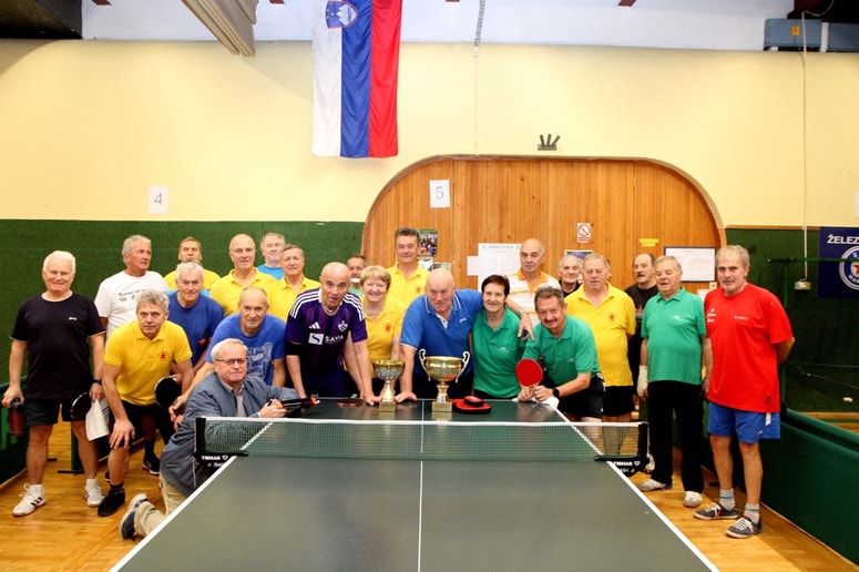 Skupinska fotografija za spominski album. 