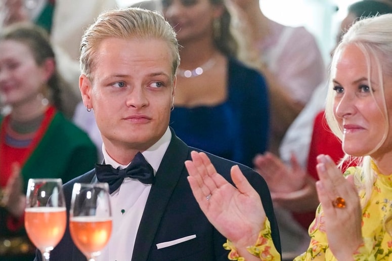 Marius Borg Høiby in mama, princesa Mette-Marit