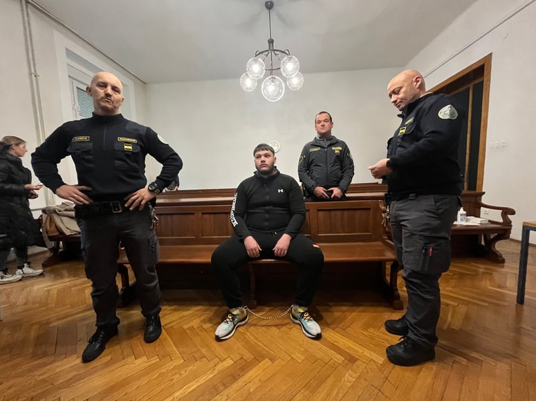 Sodišče je Lazarju Terentić ob izreku kazni podaljšalo pripor do pravnomočnosti sodbe. 