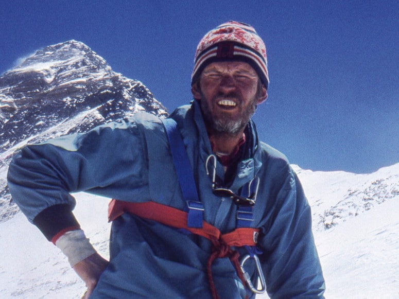 Tone Škarja na Zahodni rami Everesta (1979), zadaj je vrh. 