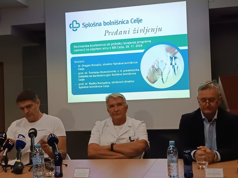 Začetek operacij na odprtem srcu v Celju so predstavili (z leve) Dragan Kovačić, Tomislav Klokočovnik in Radko Komadina.  