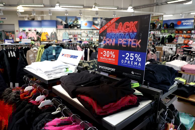 Glavna fotografija članka:Črni petek: Naj bo čas nakupov tudi čas za previdnost
