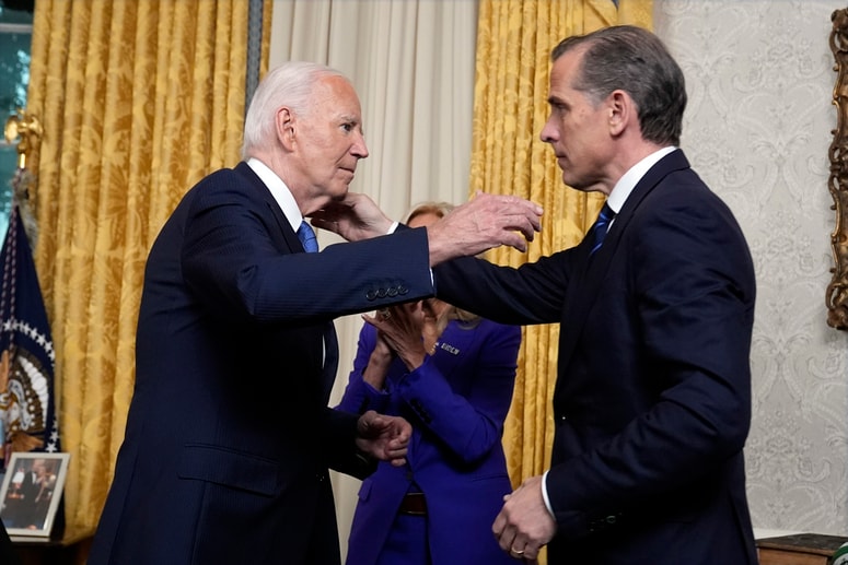 Joe BIden in pomiloščeni sin Hunter Biden.