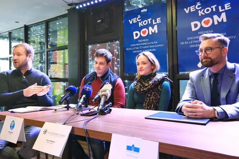 David Bohar in Zala Urbanija (drugi in tretja z leve) na eni od tiskovnih konferenc decembra lani 