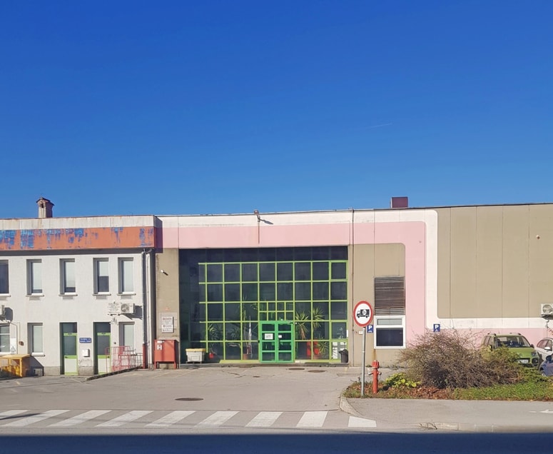 Po nekaterih informacijah naj bi proizvodnjo iz Senožeč preselili v Kikindo ali Gradačac, stavbo pa prodali.