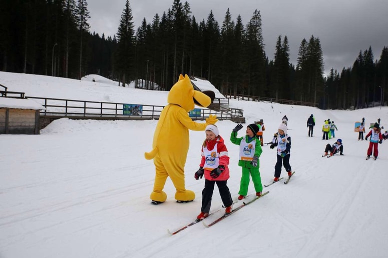 Otroci se lahko preizkusijo v alpskem smučanju in teku na smučeh.