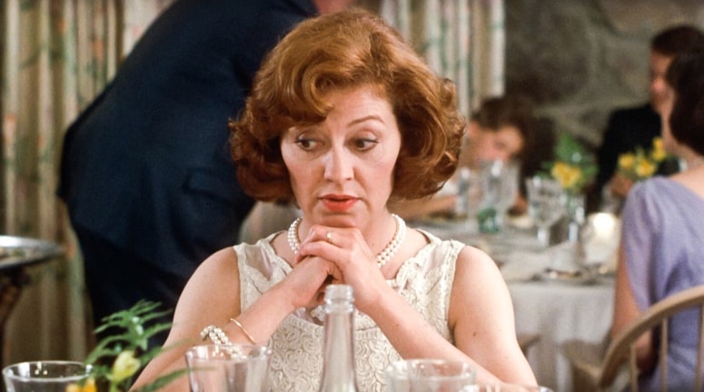 Kelly Bishop kot mama glavne junakinje v filmu Umazani ples leta 1987. 