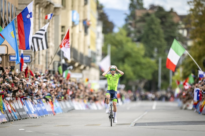 Slavje na svetovnem prvenstvu ima posebno mesto v slovenski športni zgodovini. 