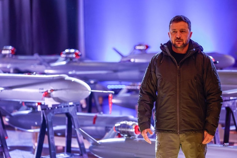 Ob dnevu ukrajinskih oboroženih sil si je Volodimir Zelenski ogledal razstavo novih brezpilotnikov v Kijevu.