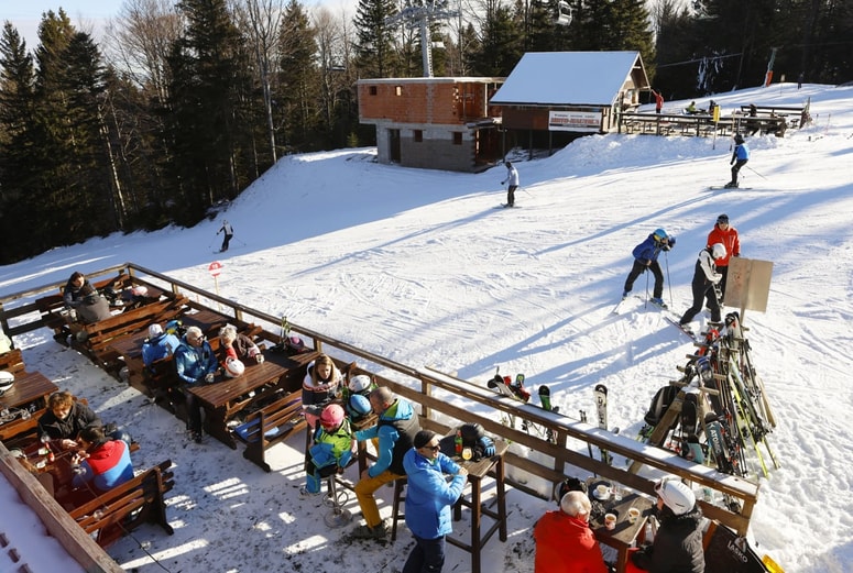 Glavna fotografija članka:Marprom išče 38 sezonskih delavcev za zimsko sezono na Pohorju