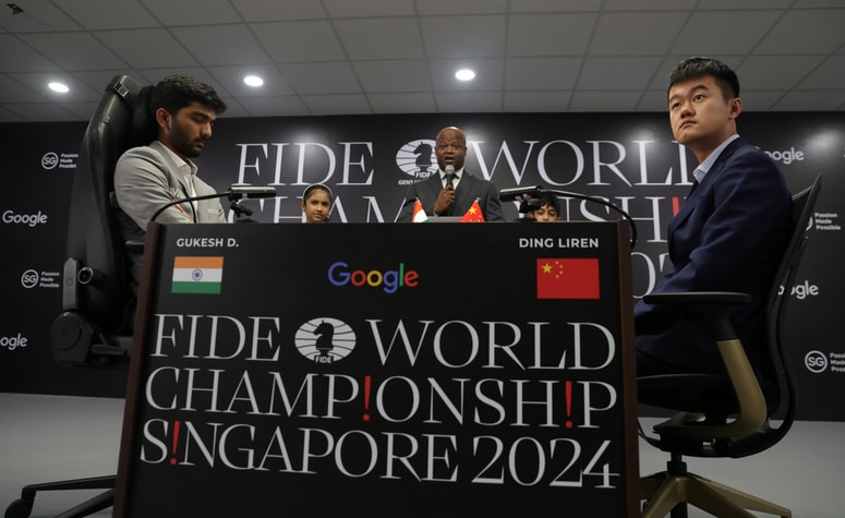 Glavna fotografija članka:(ŠAHOVSKI KOTIČEK) V Singapurju vodi izzivalec!