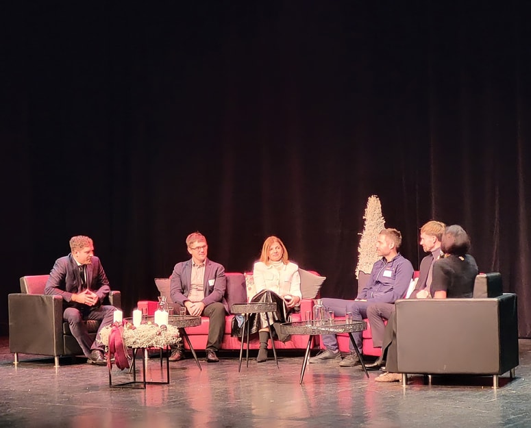 Da regiji brez zelo dobrega gospodarstva, ki ponuja službe, ne bo pomagala niti fenomenalna cesta, je bilo slišati na okrogli mizi. 