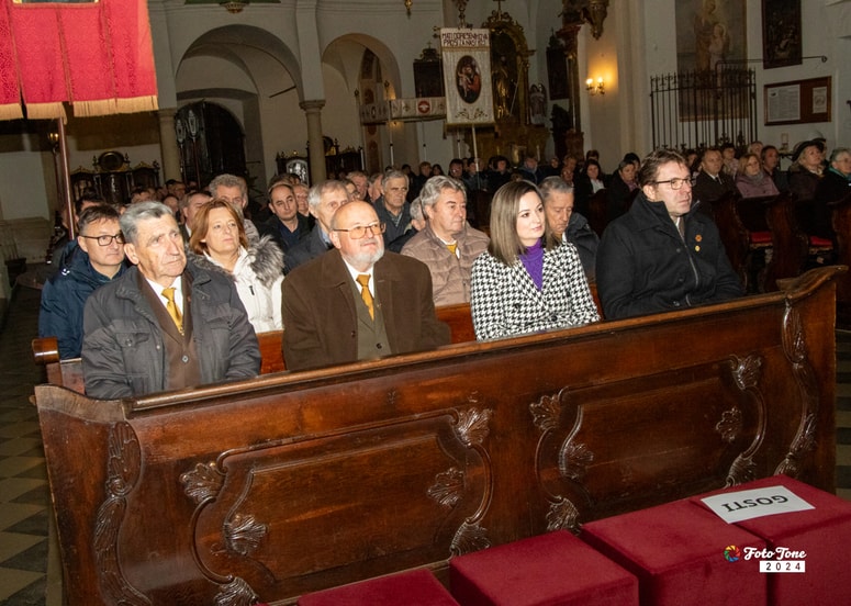 Pri Ambroževi maši v cerkvi v Sveti Trojici 