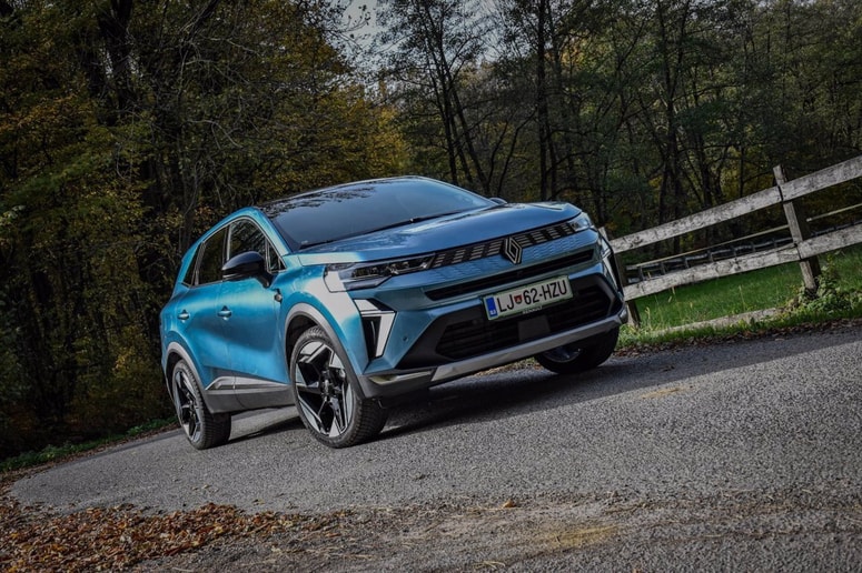 Symbioz ni le večji captur, pač pa tudi dodaja družinsko noto v tem priljubljenem razredu.