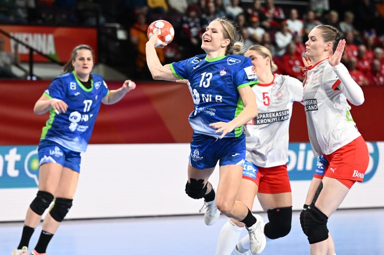 Glavna fotografija članka:Šport na TV