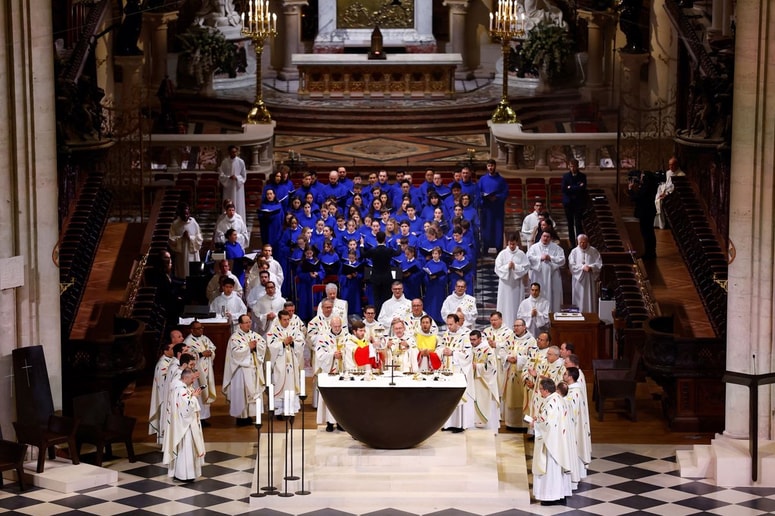 Glavna fotografija članka:(POGLED) Česa niste vedeli o otvoritvi notredamske katedrale (ali vas niti ni brigalo)