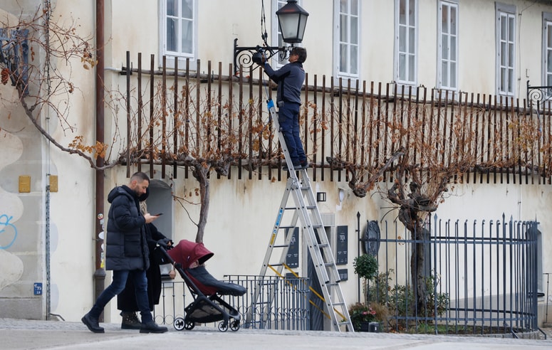 Glavna fotografija članka:(POGLED IZ PENZIONA) Tovarniška nastavitev?