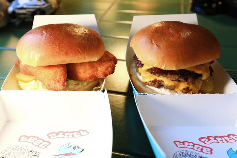 Burgerje MrBeast lahko naročite preko aplikacije Wolt ali pa jih osebno prevzamete v Okrepčevalnici Šiš na Lentu. 