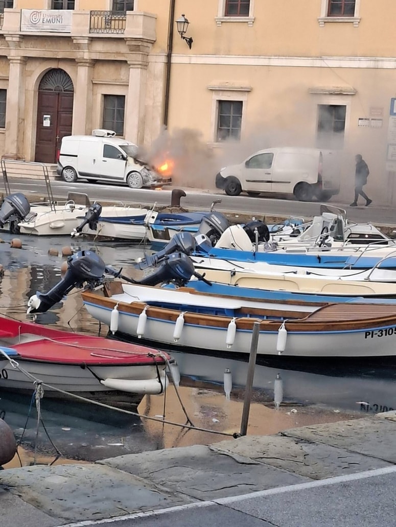 Glavna fotografija članka:(FOTO) Zjutraj zagorelo ob piranskem mandraču