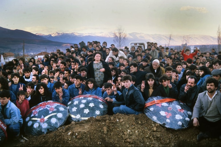 Izbor Toma Jeseničnika za razstavo ob 60. obletnici rojstva Alojza Krivograda - Futyja Iskal sem življenje, našel sem smrt. Na posnetku: Kosovo. 