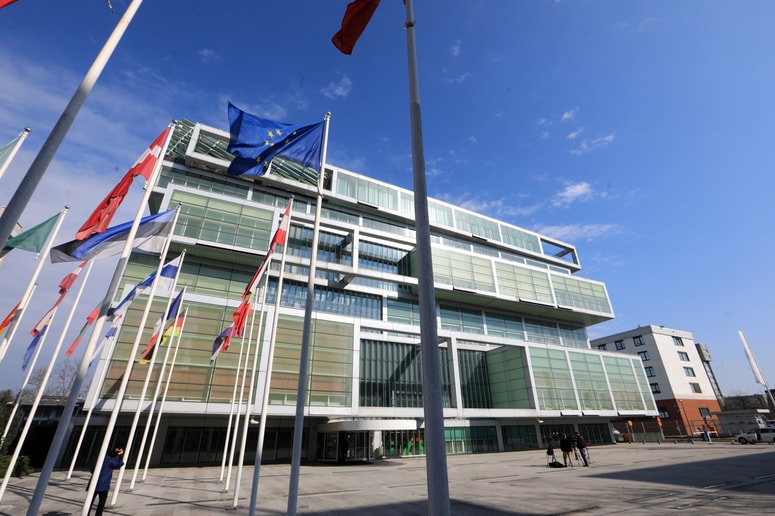 Glavna fotografija članka:GZS v prihodnjih treh letih pričakuje 2,5-odstotno gospodarsko rast. V katerih dejavnostih?