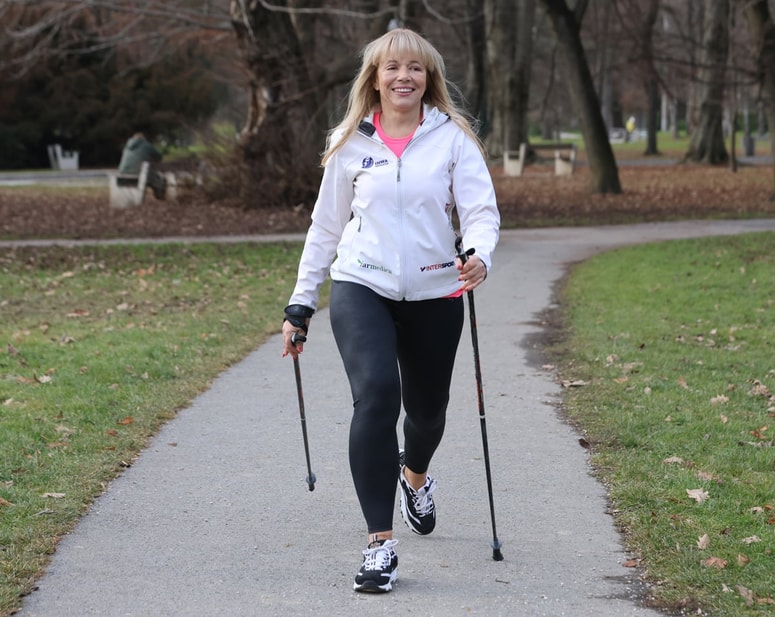 Nataša Vidnar, vodnica nordijske hoje, je kot mestna svetnica pobudnica in izvajalka brezplačnih pohodov za občane.

 