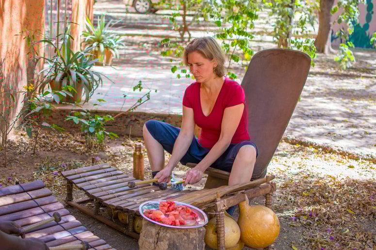 Tina Sovič: "Prvič sem šla v Afriko leta 2007 ravno zato, ker sem v Sloveniji že igrala afriška tolkala in se mi je zazdelo, da bi rada videla, kako jih igrajo na izviru."