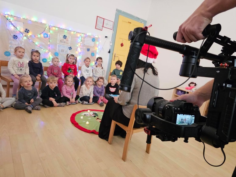 Med snemanjem glasbene voščilnice 