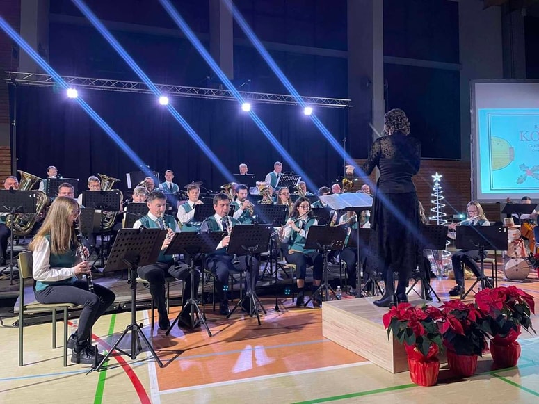 V soboto je tradicionalni božično-novoletni koncert izpeljala Godba na pihala Ojstrica 