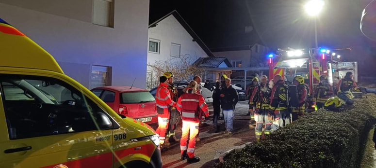 Glavna fotografija članka:(FOTO) Požar na Prevaljah: Evakuirati so morali deset odraslih in tudi dva dojenčka