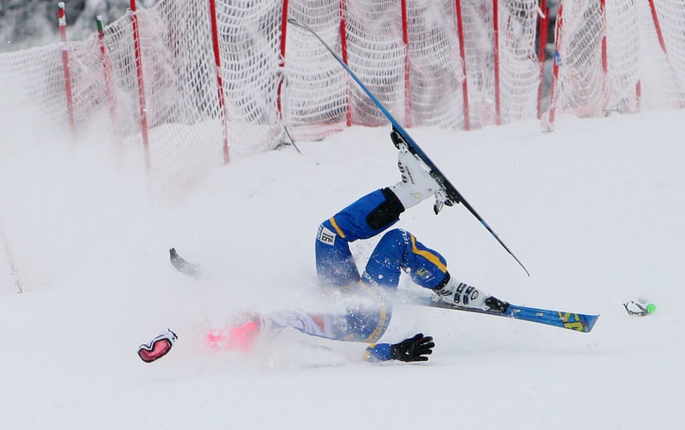 Poškodbe na smučiščih v tujini lahko privedejo do vrtoglavih stroškov. 
