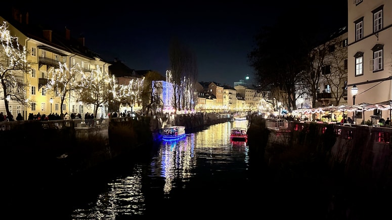 Novoletna norišnica najbrž naredi turistično destinacijo zanimivejšo in privlačnejšo. Tako za domačine kot inozemske turiste. Seveda pa sta zanimivost in privlačnost relativni zadevi.