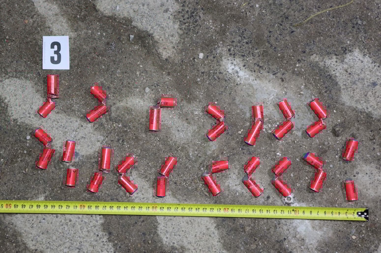 Mladoletnik je signalne rakete razrezal na pol.