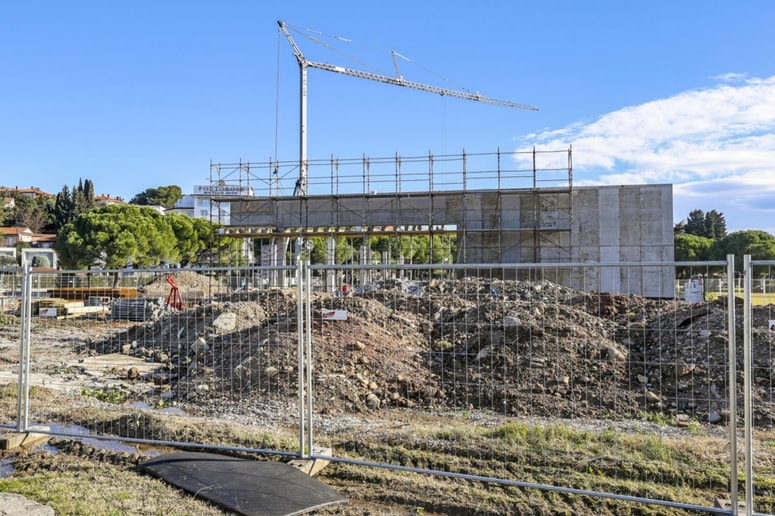 Glavna fotografija članka:V Portorožu raste tudi “Kolos” ob teniških igriščih